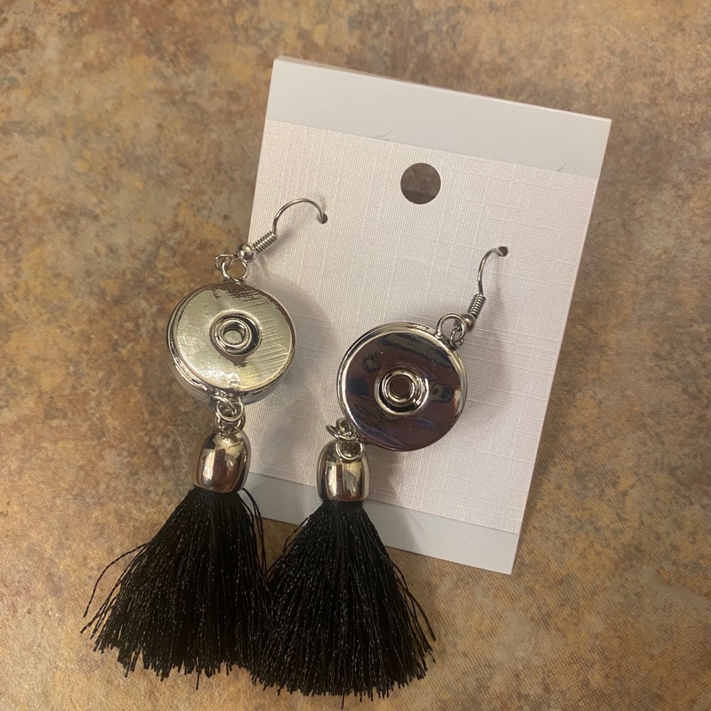 Jamberry 2017 Stacys wrap Earrings - Picture 4 of 5